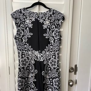 Sleeveless sheath dress